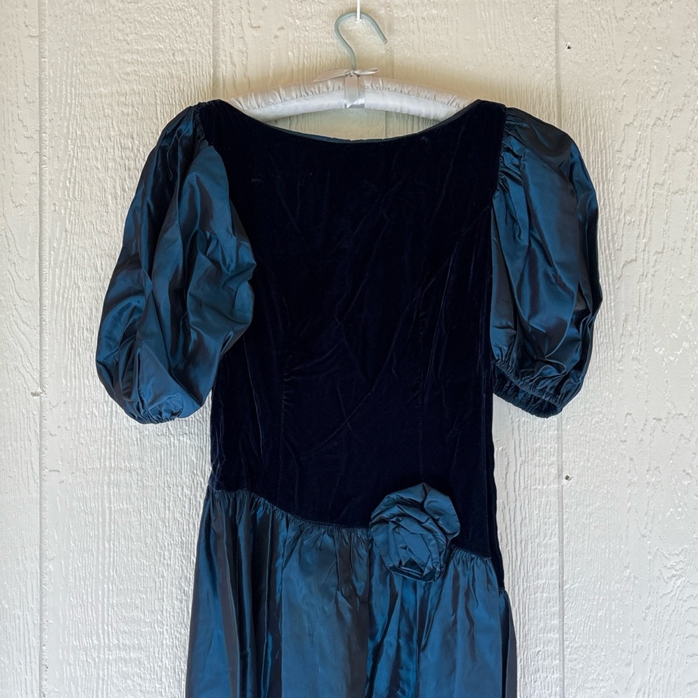 Vintage Blue Velvet Dress with Puff Sleeves armpit to armpit 17 length 47
